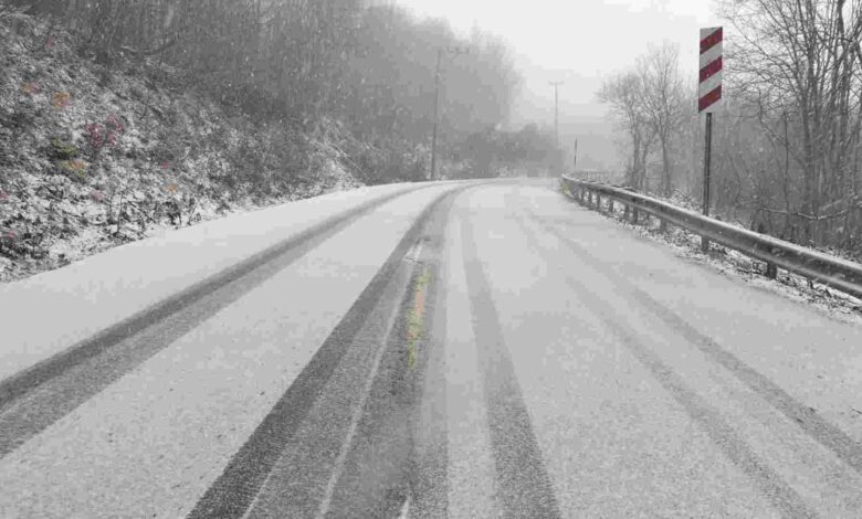 Yüksek kesimlerde kar yağışı başladı