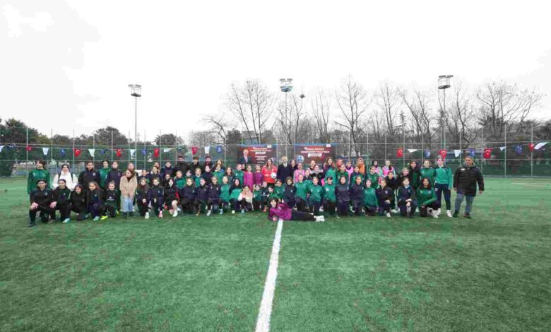 Dünya kadınlar günü maçını dostluk kazandı