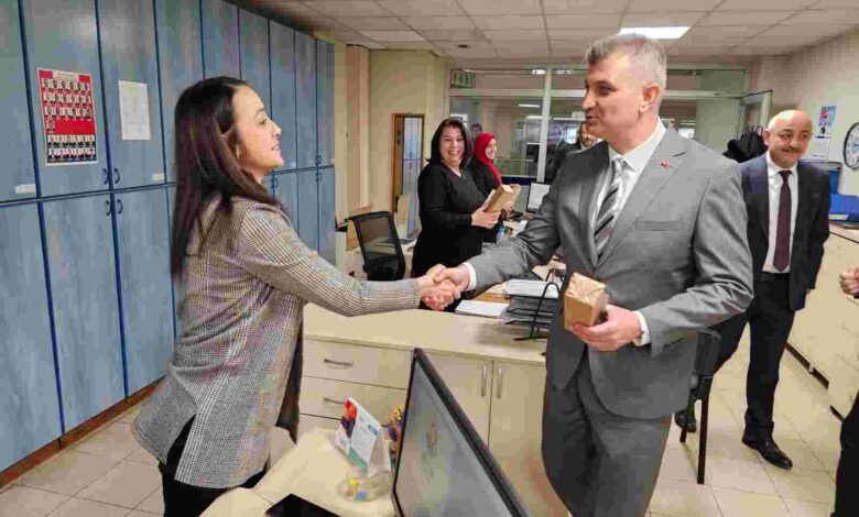 Gölcük'te Kadınlar Günü Törenle Kutlandı