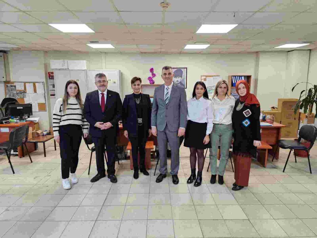 Gölcük'te Kadınlar Günü Törenle Kutlandı