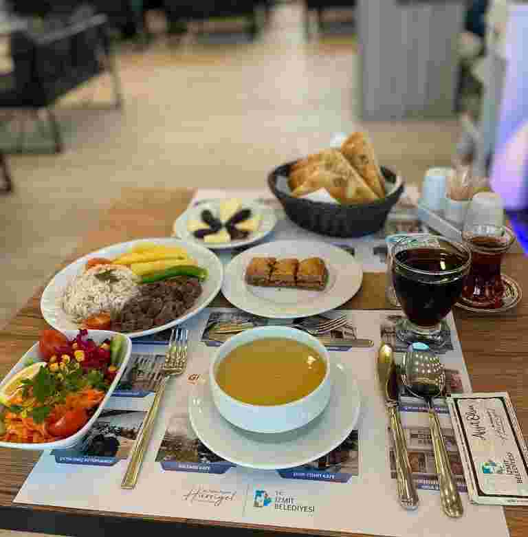 İzmitliler iftarda Cumhuriyet Parkı Gülümse Kafe’de buluşacak