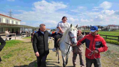 Özel bireyler at binme heyecanı yaşadı