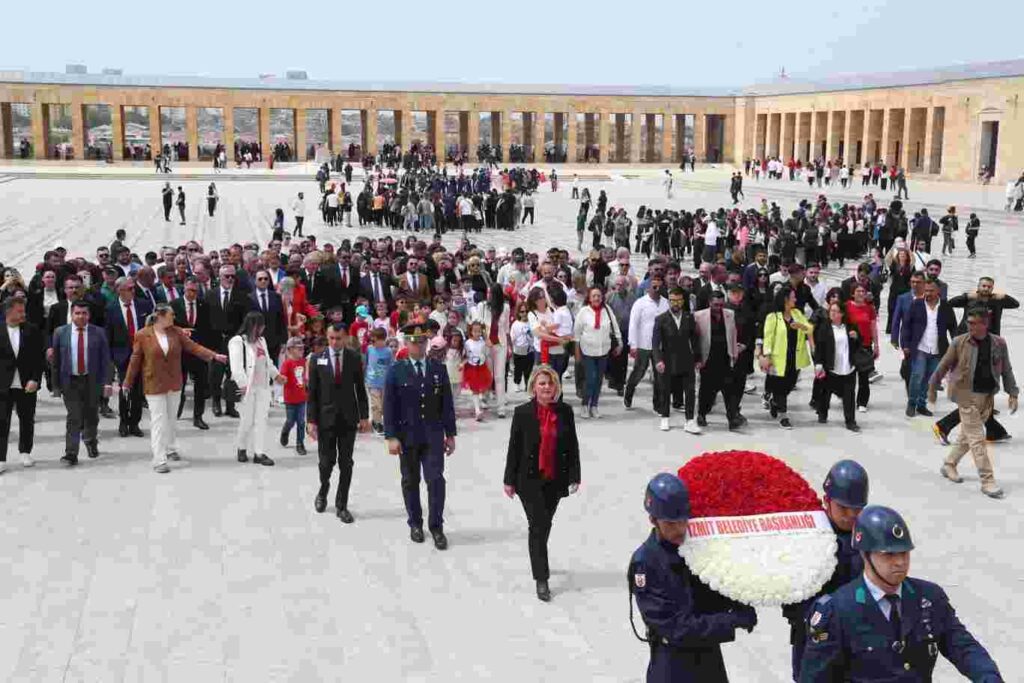 Başkan Hürriyet, Ata’nın huzuruna çıktı
