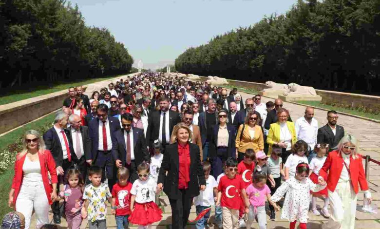 Başkan Hürriyet, Ata’nın huzuruna çıktı