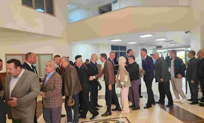 Gölcük kent bayramlaşmasında kucaklaştı