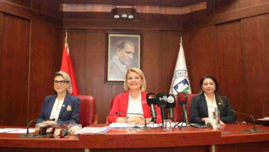 İzmit Belediye Meclisini 3 kadın yönetecek