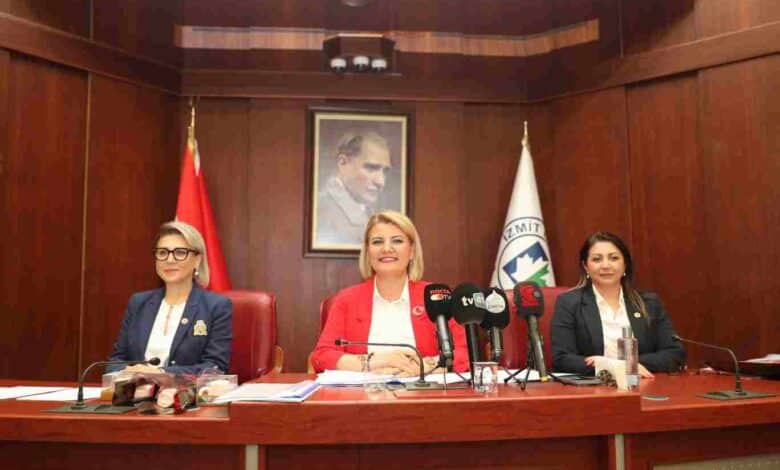 İzmit Belediye Meclisini 3 kadın yönetecek