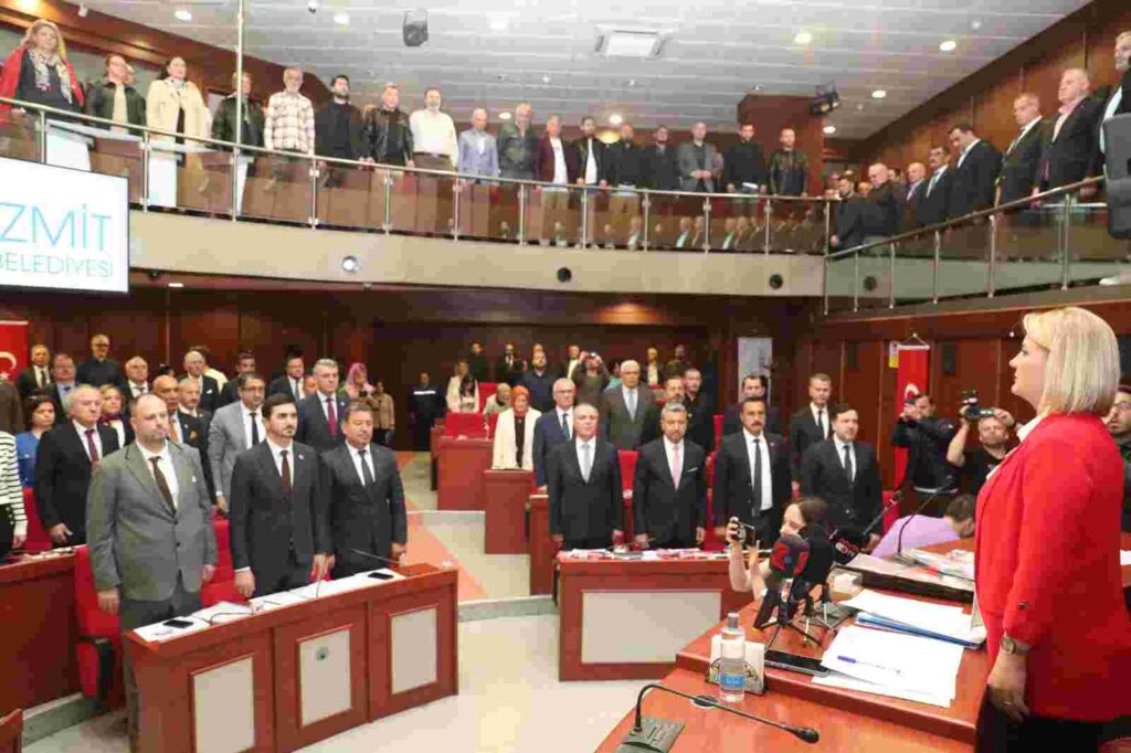 İzmit Belediye Meclisini 3 kadın yönetecek