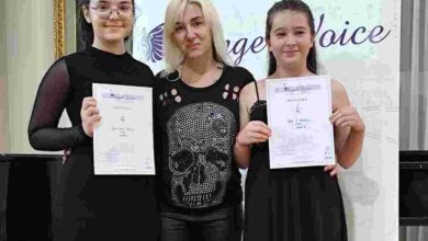 İzmit Belediyesi Sanat Akademisi öğrencileri Öykü Elvin Tuna ve Ceylin Seden Keser