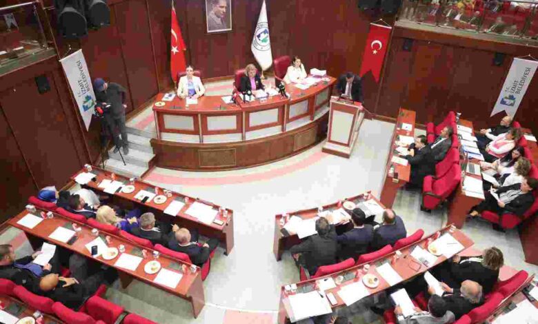 “Geçmiş dönemde dini tesisleri satışa çıkarmışsınız!”