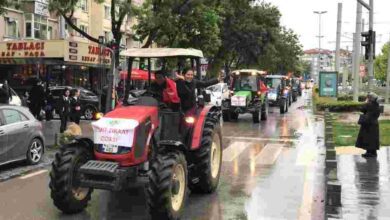 Kadın çiftçiler traktörleriyle tarım da biz de varız dedi