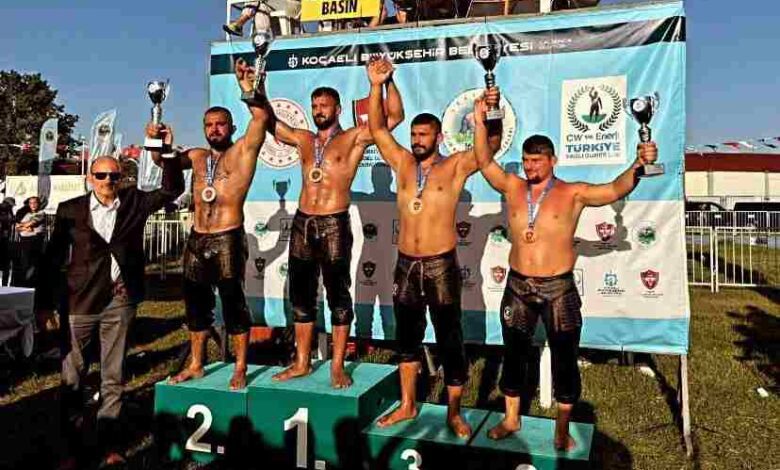 İzmit Belediyespor Güreş Takımı madalyaya doymuyor