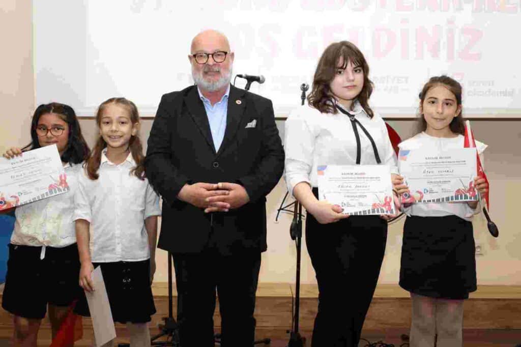 İzmit Sanat Akademisi öğrencilerinden yıl sonu gösterisi