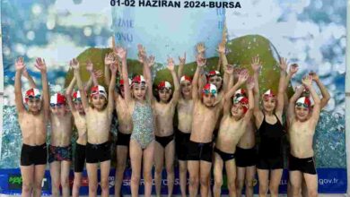 İzmitli minik yüzücüler Bursa’dan başarıyla döndü