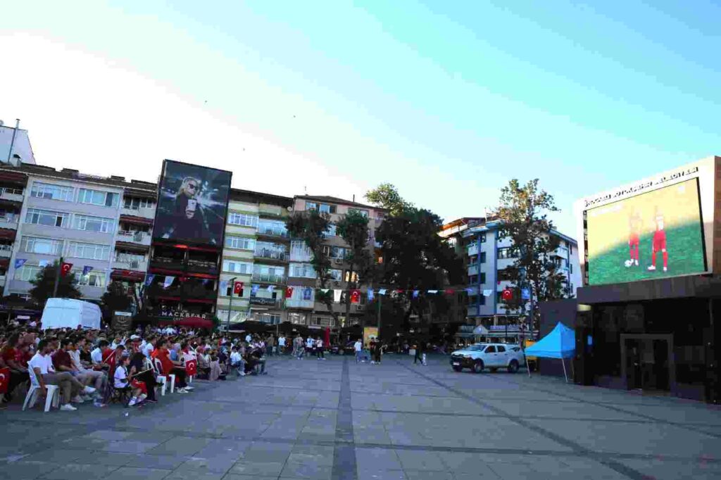 Kent Meydanında çifte bayram coşkusu