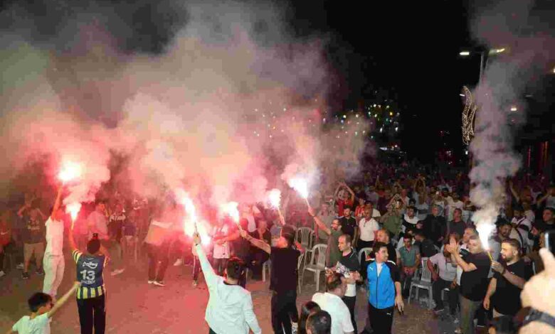 Körfezliler zaferi meşalelerle kutladı