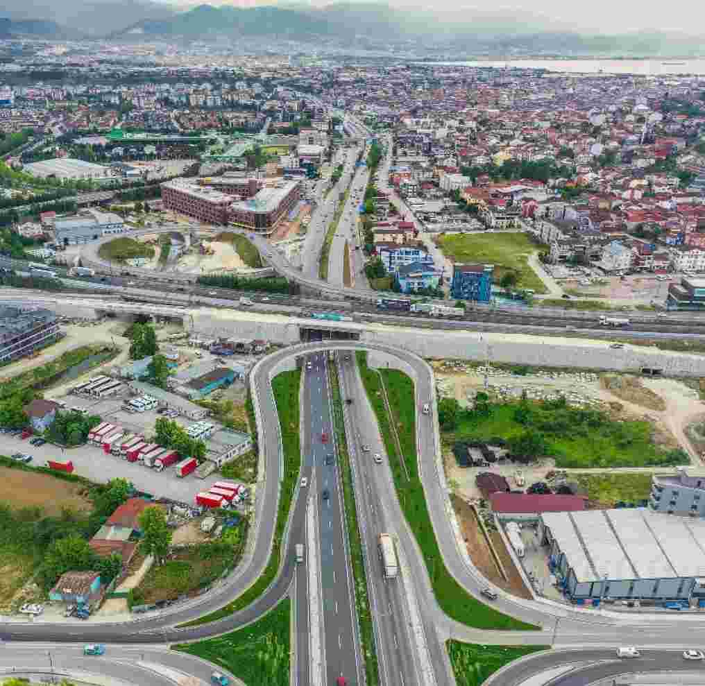 Solaklar Köprülü Kavşağı’na kadın eli değdi