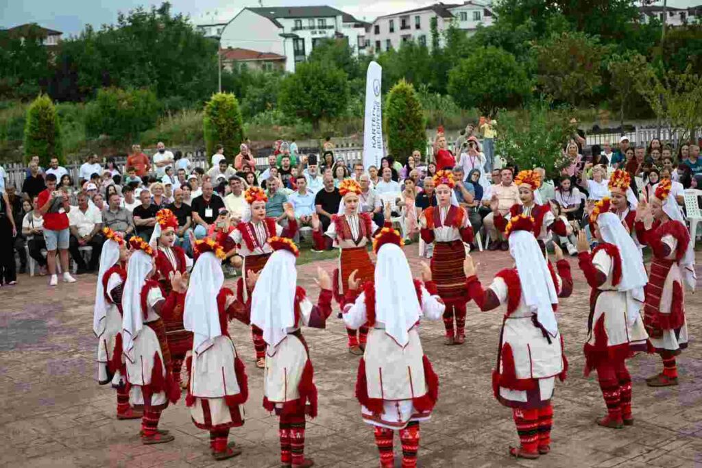 1. Balkan Halk Oyunları Festivali Kartepe'de gerçekleşti