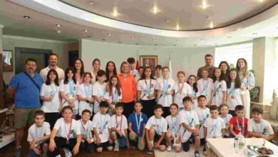 Başkan Hürriyet, başarılı yüzücüleri ağırladı