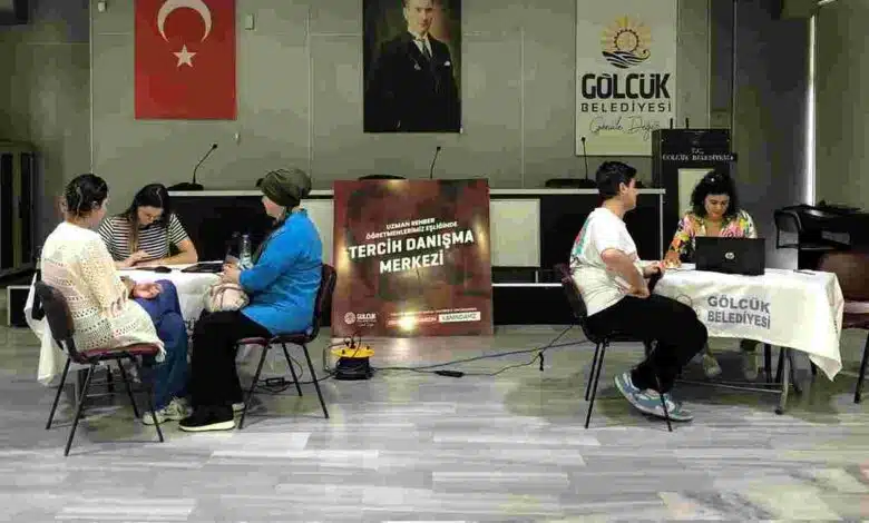 Gölcük Belediyesi Üniversite Tercih Merkezi Açıldı