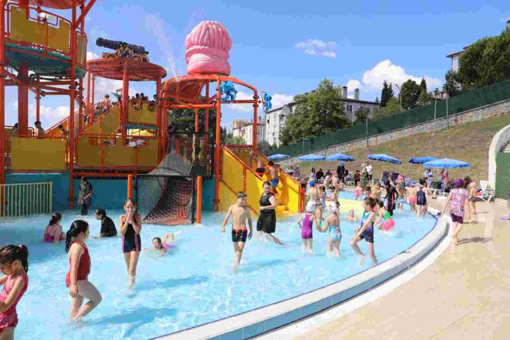 Yüzme öğrenen minik yüzücüler sertifikalarını aldı