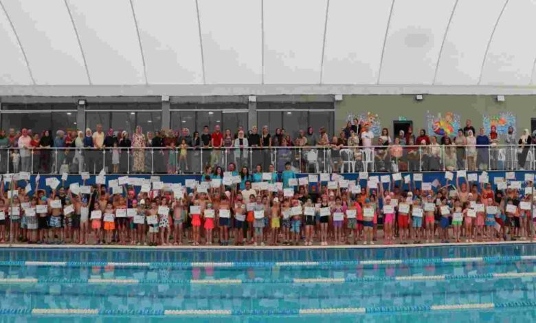 Yüzme öğrenen minik yüzücüler sertifikalarını aldı