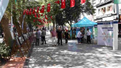 17 Ağustos ve 6 Şubat depremleri fotoğraflarla anıldı