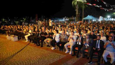 Gölcük halkı, deprem şehitleri için tek yürek oldu