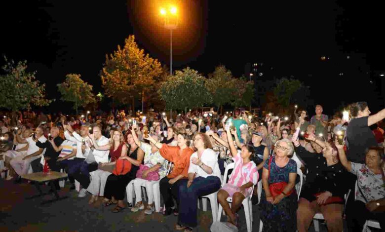 İzmit Yaz Akşamları Yuvam Akarca’da 80’ler 90’lar şarkılarıyla renklendi