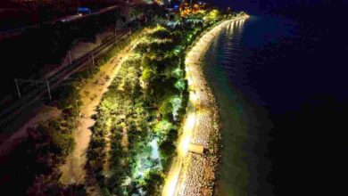 Tavşancıl Sahil Parkı gündüz başka gece başka güzel