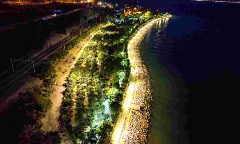 Tavşancıl Sahil Parkı gündüz başka gece başka güzel