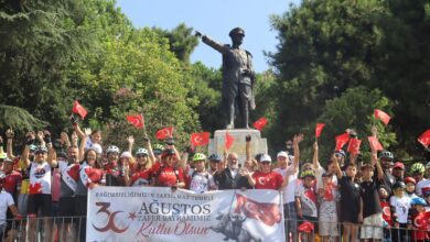 Zafer Bayramı’nda İzmit sokaklarında coşkulu bisiklet korteji
