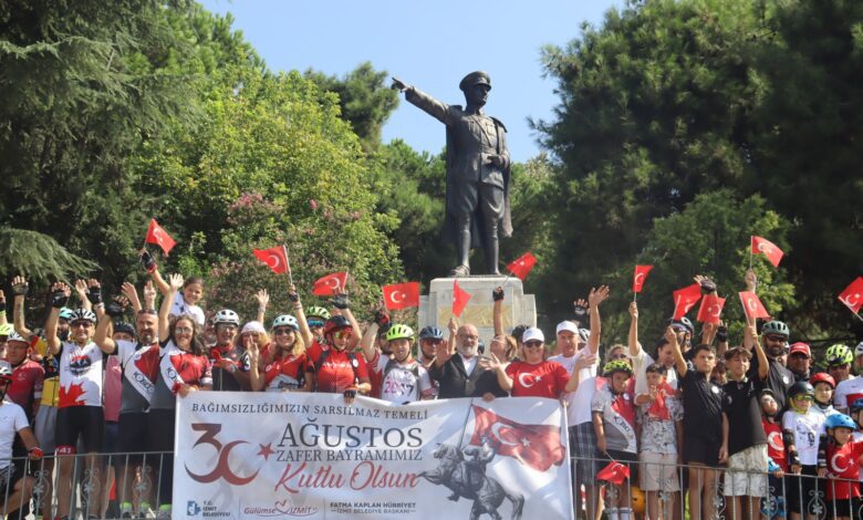 Zafer Bayramı’nda İzmit sokaklarında coşkulu bisiklet korteji