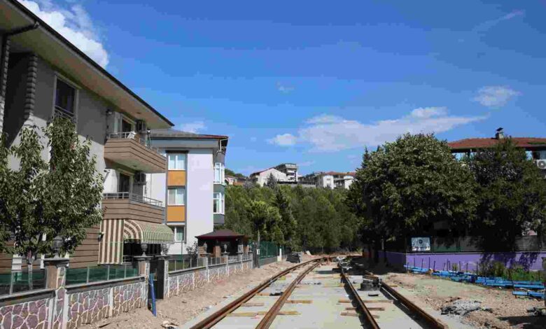 Alikahya Tramvay Hattı’nda raylar döşeniyor