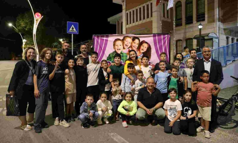 Akmeşeli çocuklar Renkli Perde Çocuk Sinema Gecesinde doyasıya eğlendi