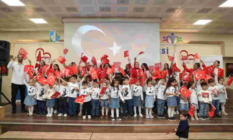 Canan Dağdeviren Çınar Çocuk Evinin minikleri Cumhuriyetin 101’nci yılını coşkuyla kutladı
