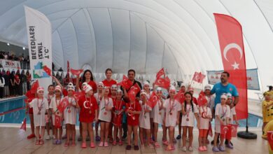 Cumhuriyet Bayramı Yüzme Yarışları büyük heyecana sahne oldu