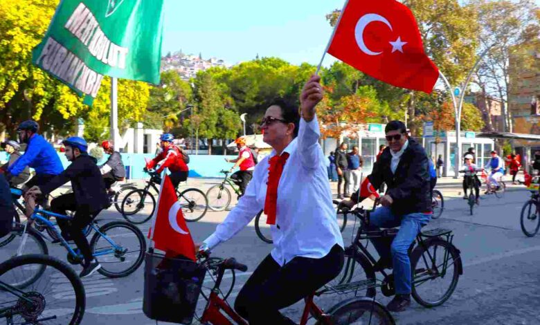 Cumhuriyet Bayramında bisiklet korteji renkli görüntülere sahne oldu