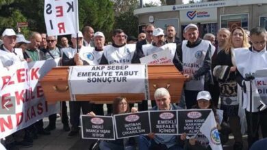 Emeklilerden tabutlu eylem