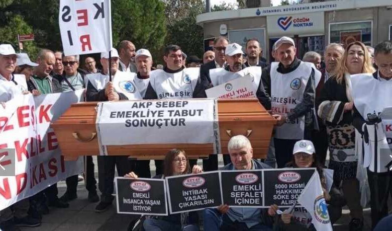 Emeklilerden tabutlu eylem