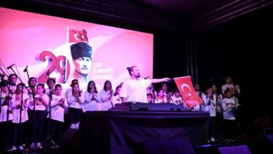 Kartepe’de fener alayı ve Cumhuriyet konseri düzenlendi