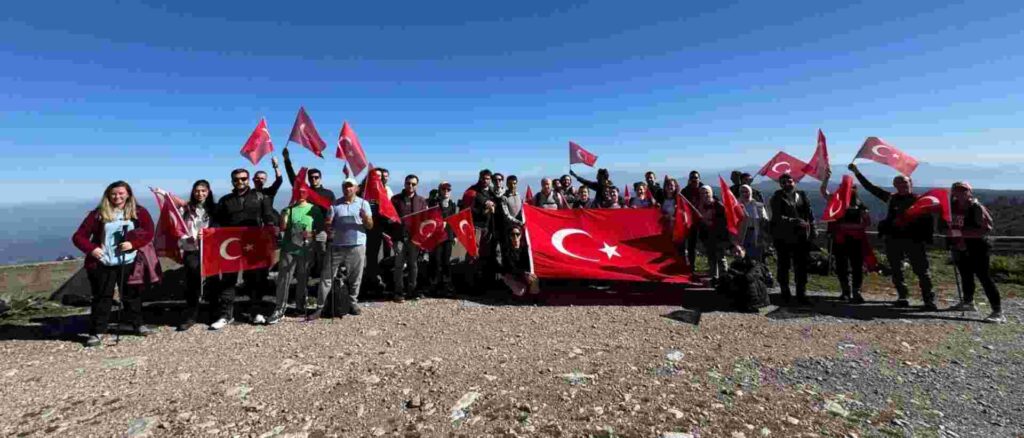 Kartepe’nin zirvesinde Cumhuriyet coşkusu