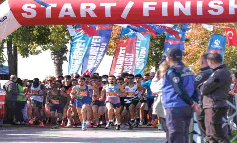 Kocaeli’de binler ‘Cumhuriyet’ aşkına koştu