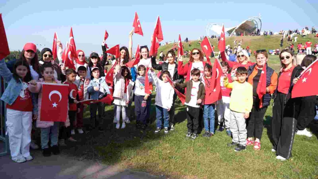 Kocaeli’de binler ‘Cumhuriyet’ aşkına koştu