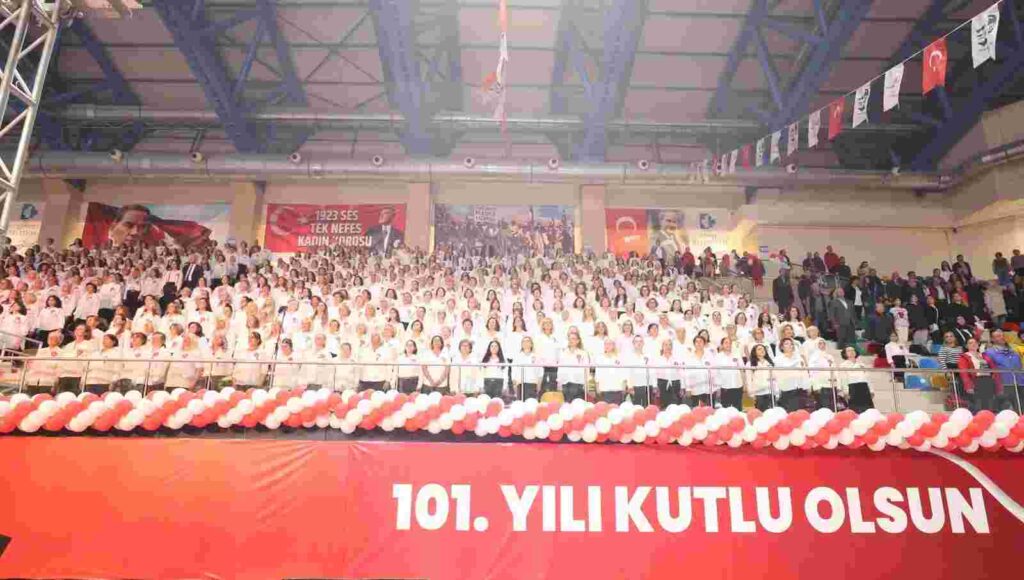 Soner Arıca ve 1923 Kadın Korosundan Cumhuriyetin 101’nci yılı anısına muhteşem konser
