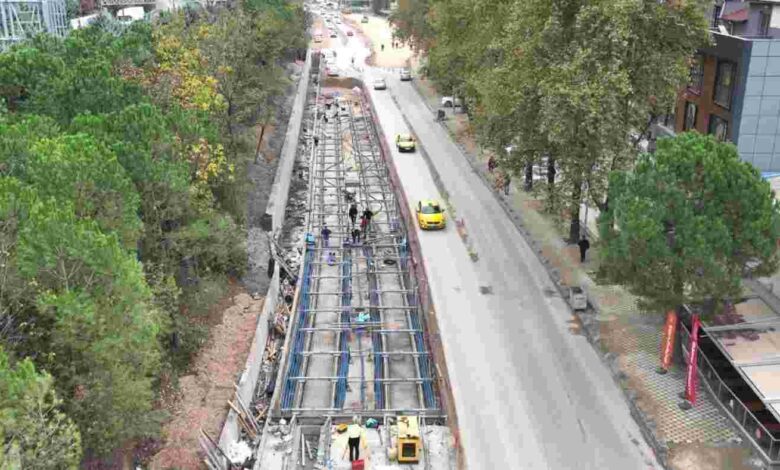 Alikahya tramvayı stada doğru ilerliyor
