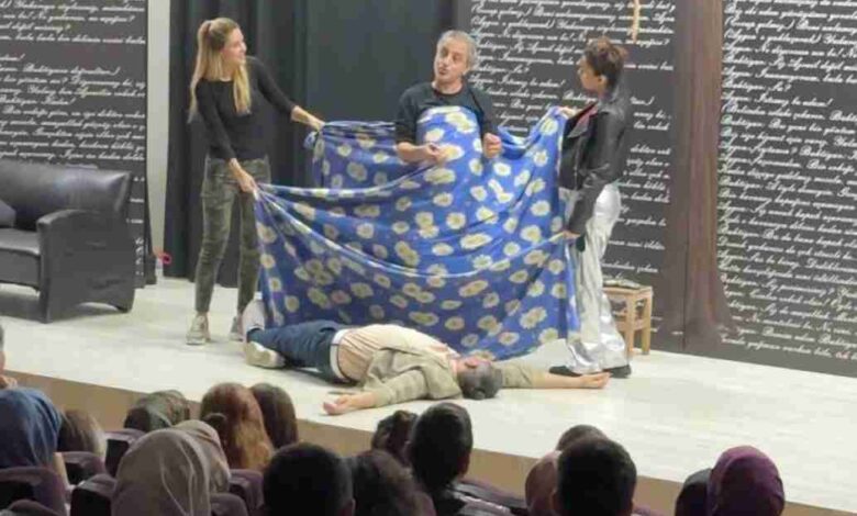 “Başka Sen Yok Ki” Kartepe’de Ayakta Alkışlandı