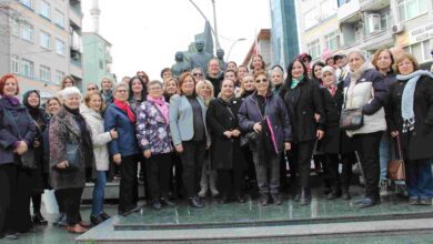 CHP İzmit kadınları Atatürk’e şükranlarını sundu