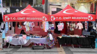 Engelliler Günü el emeği stantları İzmit Belediyesi önünde vatandaşları bekliyor