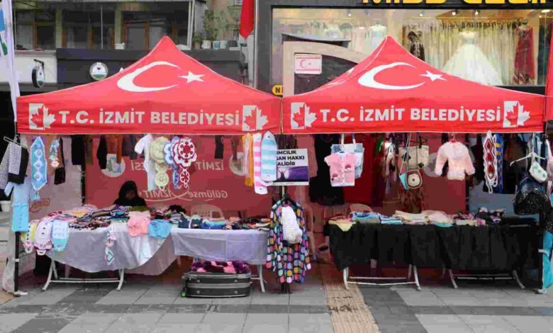 Engelliler Günü el emeği stantları İzmit Belediyesi önünde vatandaşları bekliyor